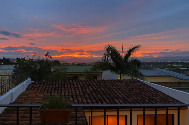 Casa Independiente en Venta en Rohrmoser con 4 Habitaciones