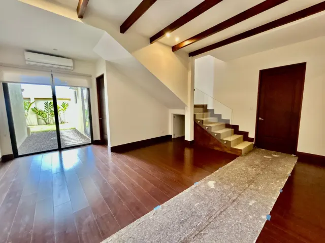 Encantadora Casa en Condominio en Lindora, Santa Ana