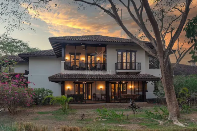 Residencia de Lujo en Hacienda Pinilla con Arquitectura Colonial Española y Estilo de Vida Resort