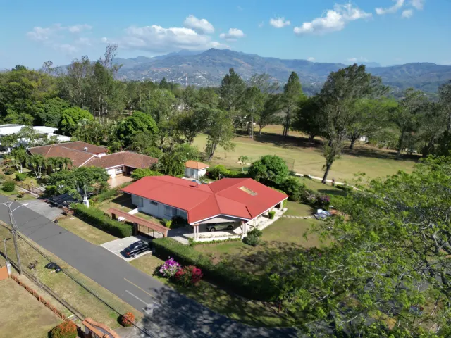 Casa en venta en Hacienda Los Reyes