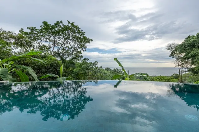 Casa de Lujo con Vista al Océano en Venta – Malpaís, Santa Teresa