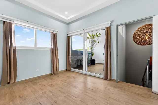 Townhome de Lujo en Venta en Rancho Villa Real | Amueblado, Esquinero y a Minutos de Tamarindo
