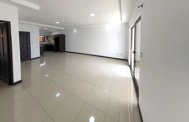 Condominio Moderno de 2 Dormitorios en Monte Blanco, Heredia