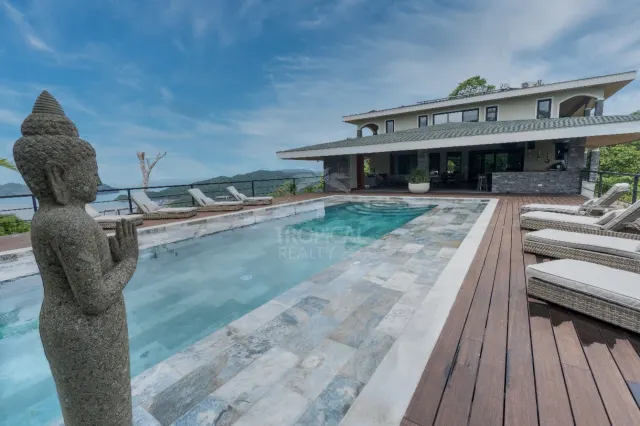 Casa de Lujo con Piscina Infinita y Vistas 360° en la