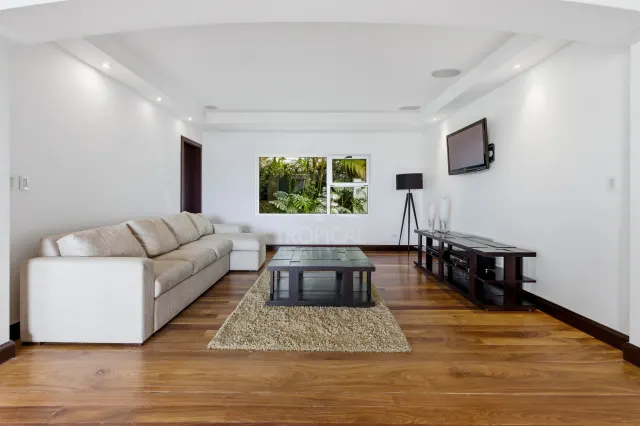 Residencia Contemporánea de Lujo en Venta en Piedades de Santa Ana con Vistas Espectaculares al Valle