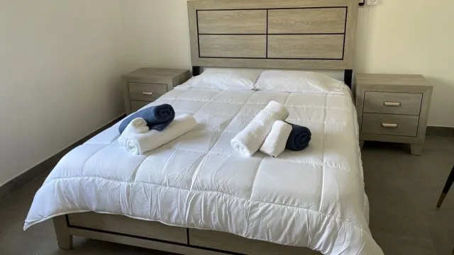 Casa Frente al Mar con Piscina en Playa Tivives – 4 Habitaciones + 2 Apartamentos | $595,000