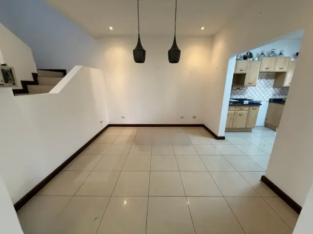 Casa Independiente en Venta en Rohrmoser con 4 Habitaciones