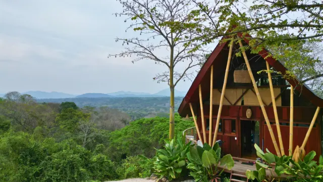 Casa en venta en Playa Hermosa, Santa Teresa – Vista a la Montaña