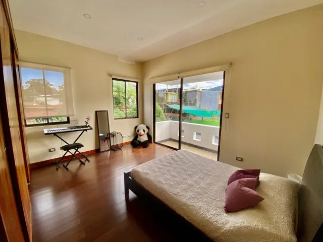 Escazu, casa moderna en venta independiente
