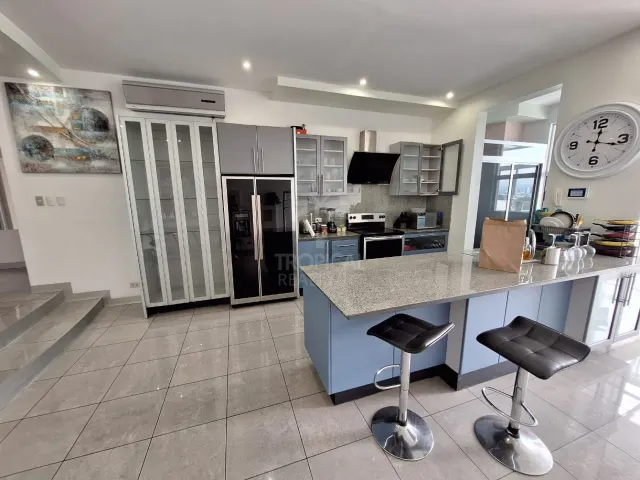 Apartamento amueblado en alquiler Escazú
