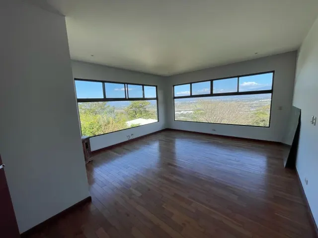 Casa moderna en condominio Ciudad Colon con vistas