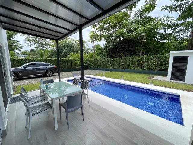 Casa de Playa Moderna en Venta Cerca de Playa Palma, Parrita