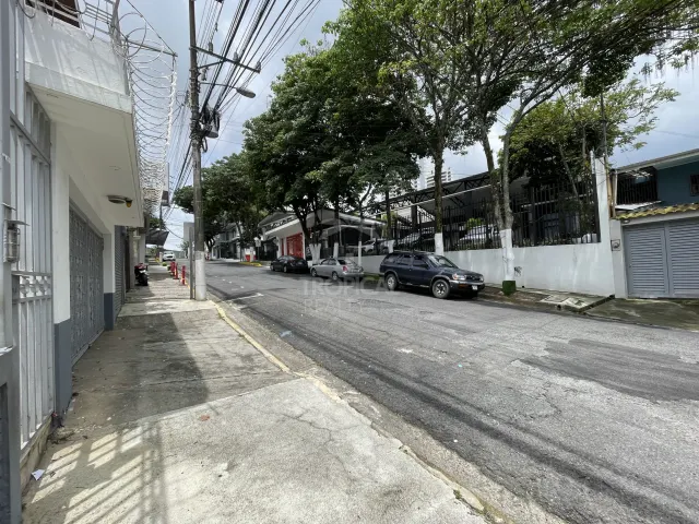 Dos casas comercial o residencial area Paseo Colon