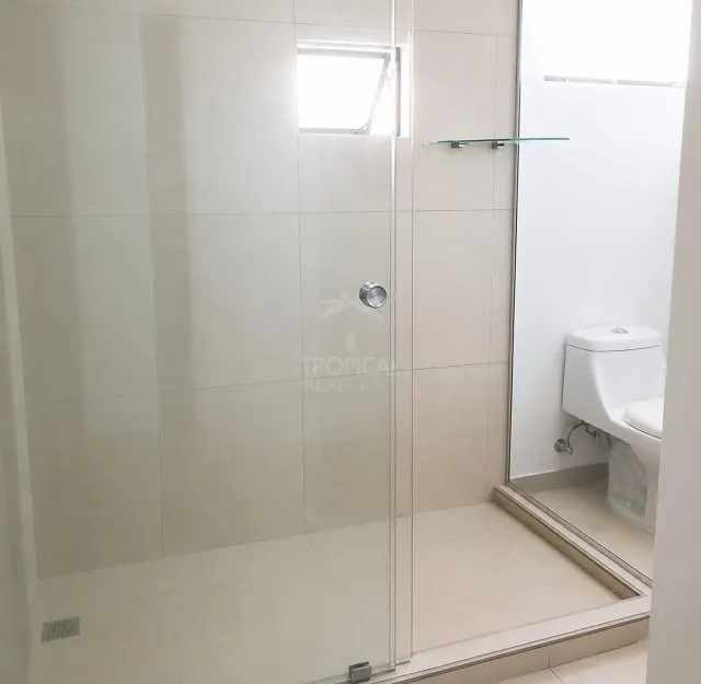 Casa Tipo Townhouse en Venta en Condominio Privado, Escazú