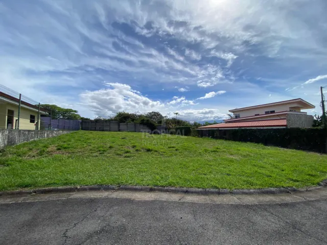 Lote en Condominio Privado en La Garita: Listo para Construir