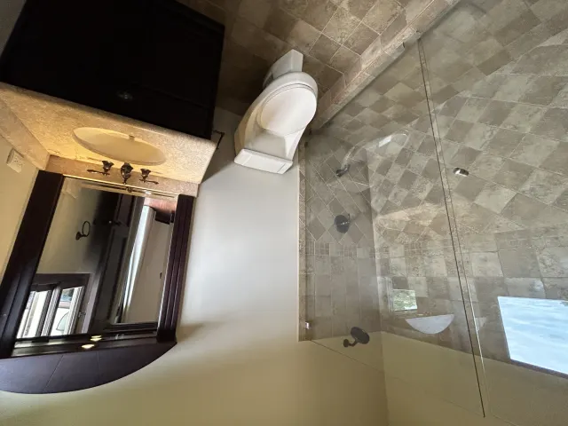 Se vende amplia casa en Condominio Villa Real