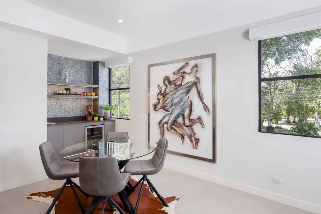 Apartamento de Lujo en Venta en Rohrmoser – Balcón Envolvente y Vista al Parque