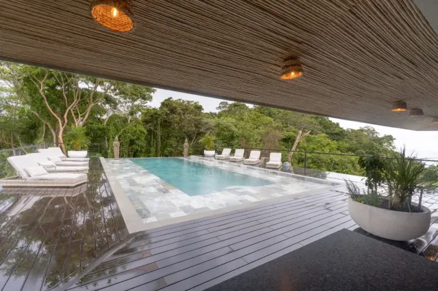 Casa de Lujo con Piscina Infinita y Vistas 360° en la