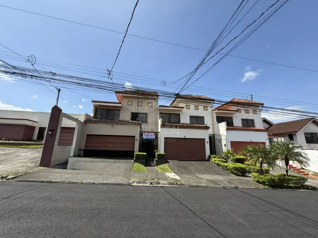 Casa Independiente en Venta en Rohrmoser con 4 Habitaciones