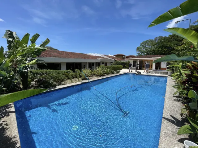 Para Venta Casa de una planta, con piscina