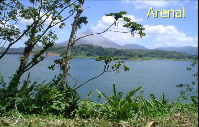 Propiedad Exclusiva en Arenal, Costa Rica – 20.3 Hectáreas con Vista al Volcán y al Lago