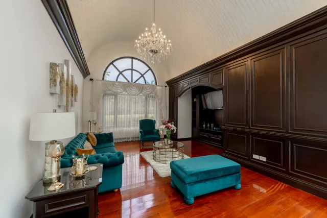 Lujosa casa colonial en venta en la exclusiva comunidad Monteran, Curridabat