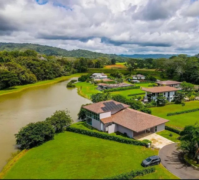 Casa de Lujo de Una Planta en Venta Playa Hermosa, Mistico