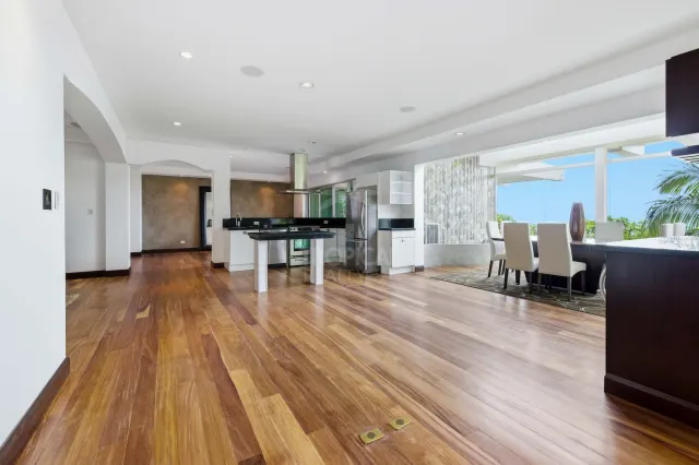 Residencia Contemporánea de Lujo en Venta en Piedades de Santa Ana con Vistas Espectaculares al Valle