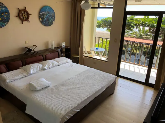 Casa frente a playa con piscina propia Tivives