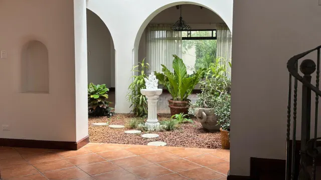 Casa de Lujo en Los Laureles, Escazú