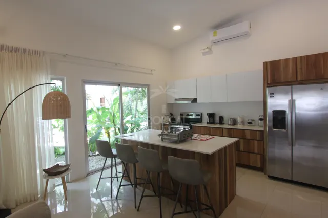 Apartamento Amueblado de 3 Habitaciones en Alquiler, Playa Potrero